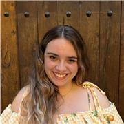 Profesora de inglés con experiencia en clases para adultos y niños. Especializada en business english para empresas.